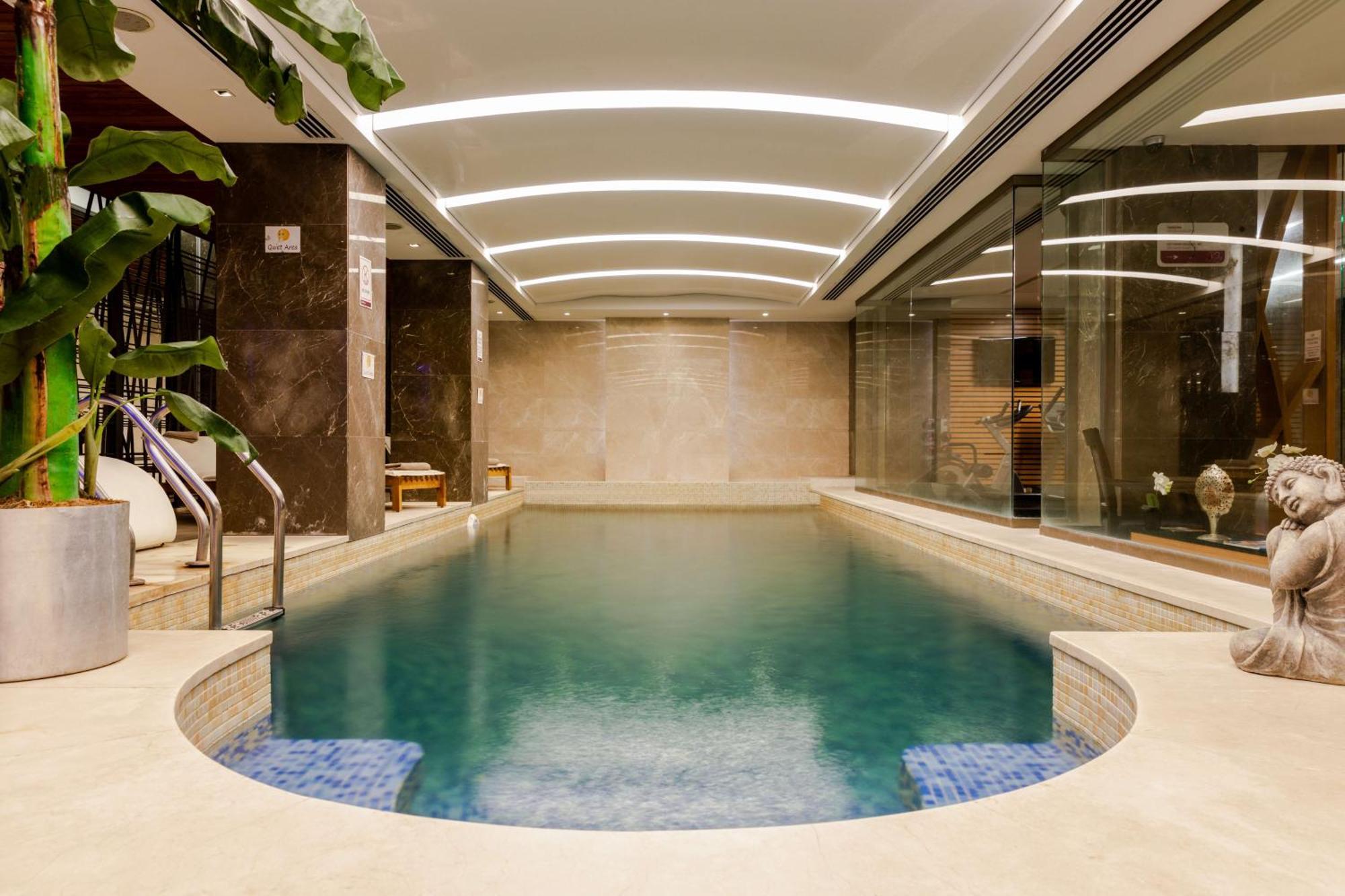 Levni Hotel & Spa - Special Category Istanbul Eksteriør bilde The pool at the Mandarin Oriental, London